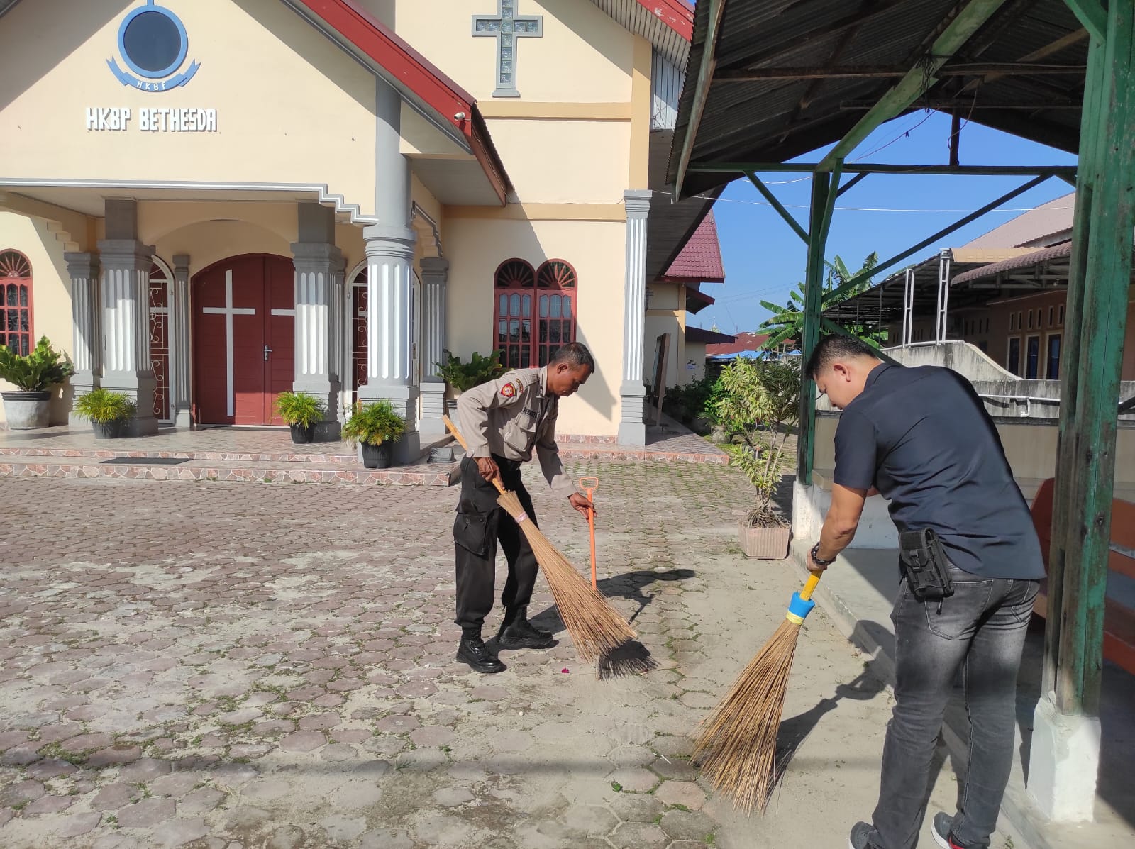 Polres Dumai Melaksanakan Bakti Sosial Religi Dan Bantuan Sosial Serentak Di Sejumlah Tempat Ibadah